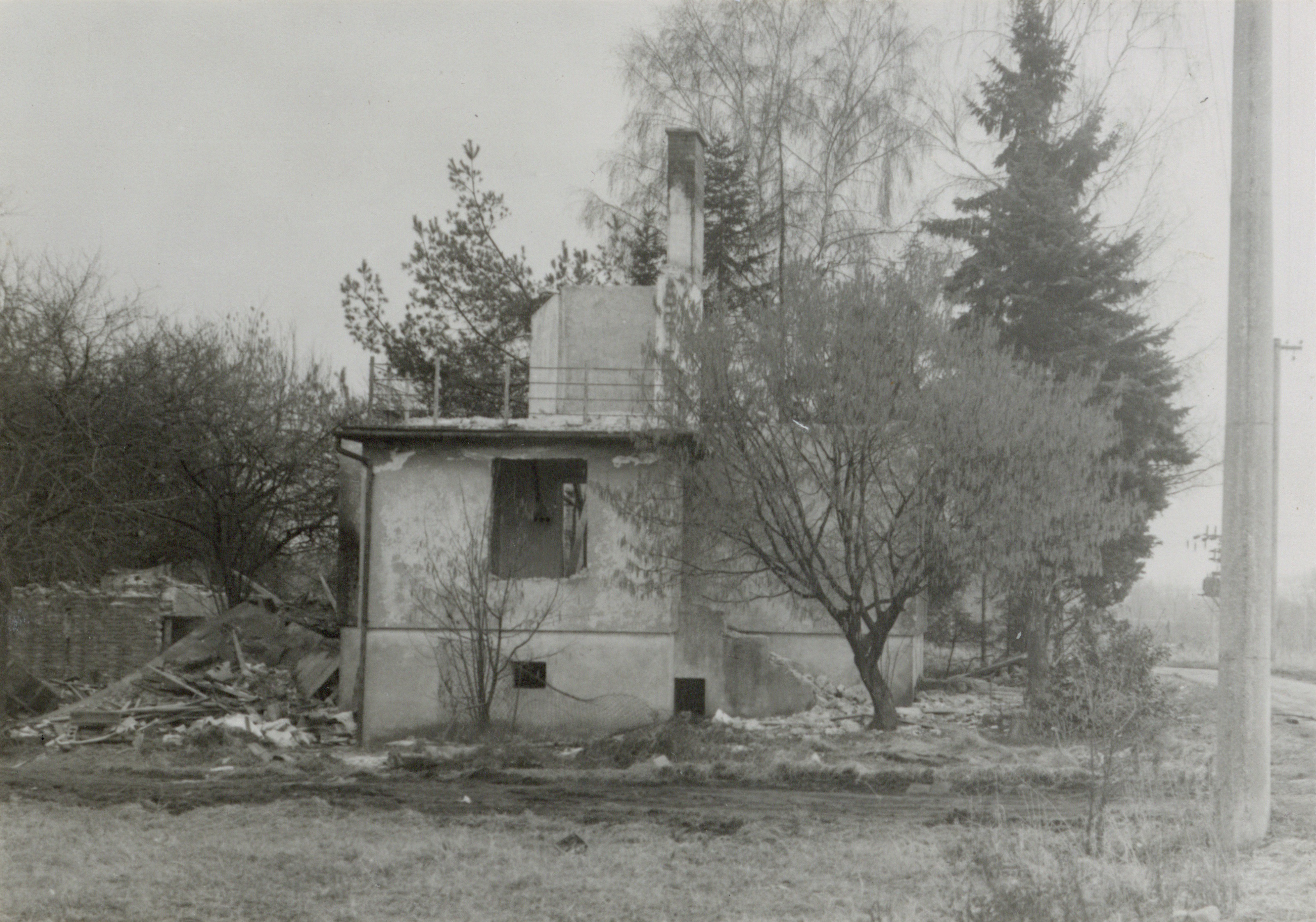 Pozůstatky domu čp. 535 na snímku z 25.2.1995 (Sbírka Józefa Chmiela)