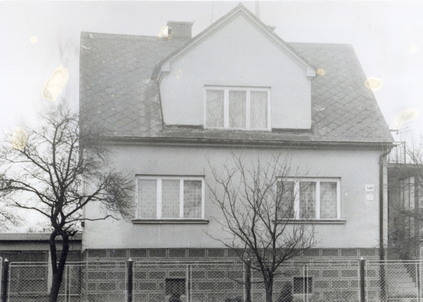 Dům čp. 548 na snímku z 22.3.1992 (Sbírka Józefa Chmiela)