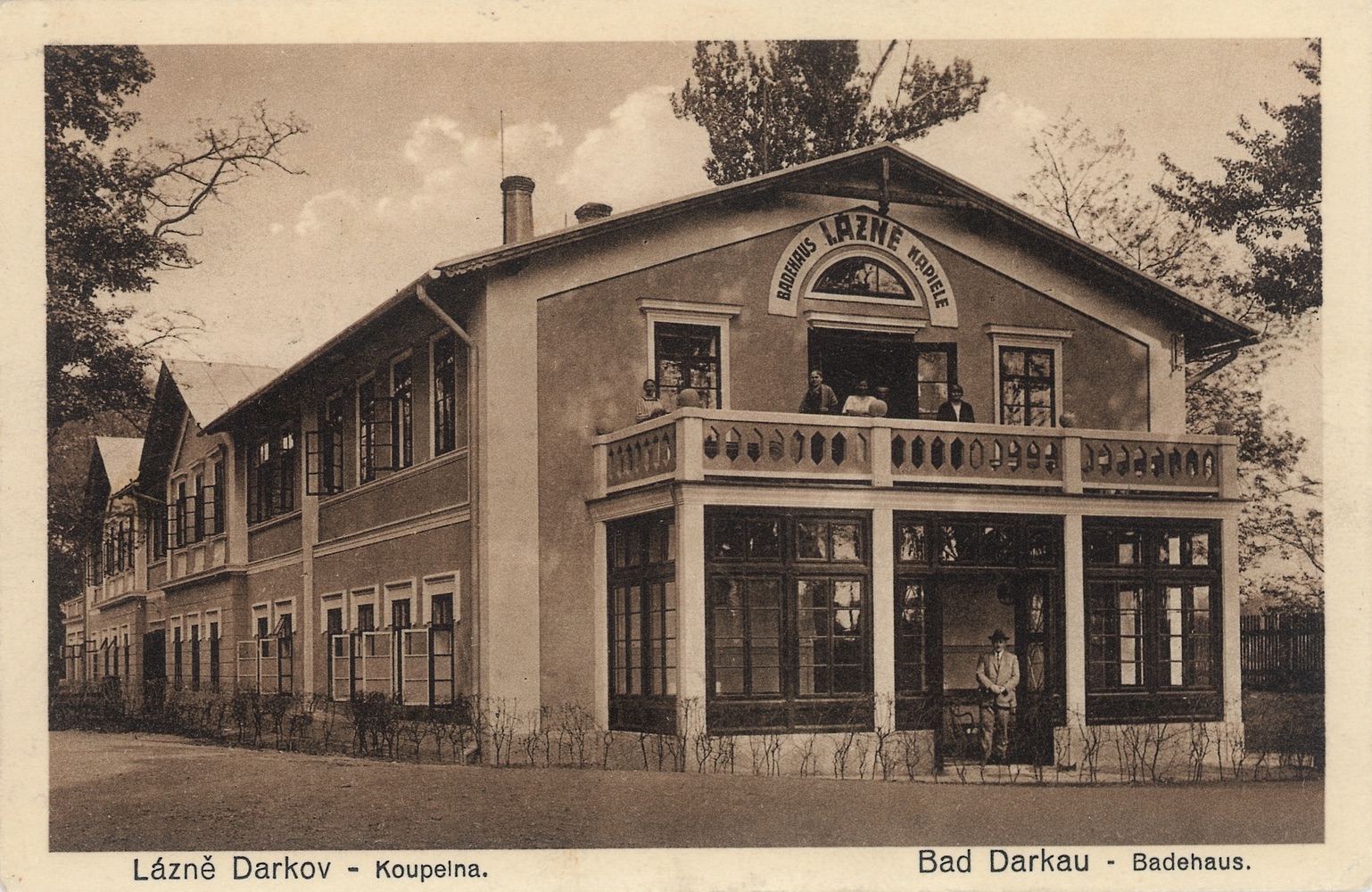Budova prvního lázeňského domu, pojmenovaného Nové lázně (dnes: Staré lázně), čp. 55