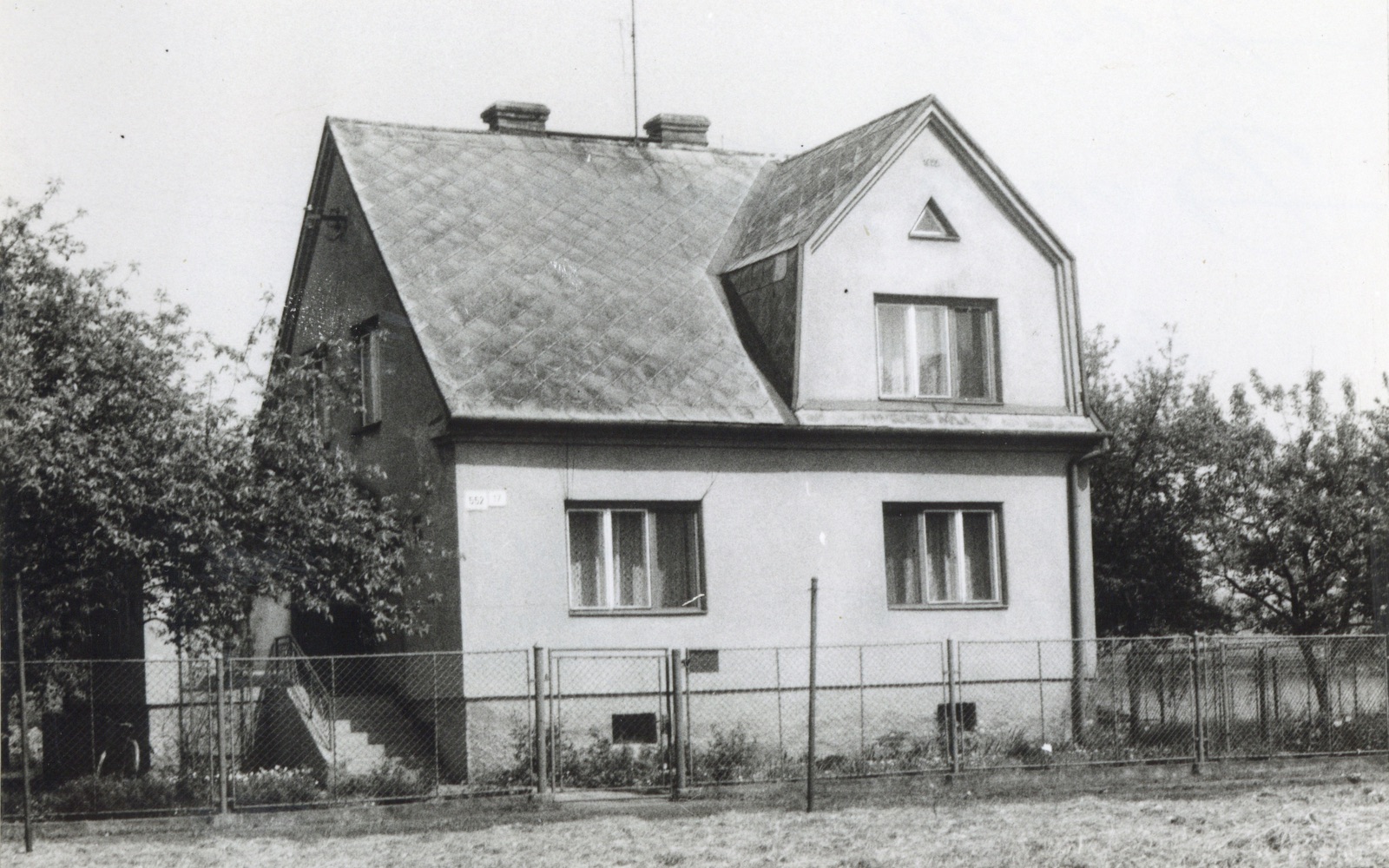 Dům čp. 552 v Lipinách na snímku z 15.9.1985 (Sbírka Józefa Chmiela)