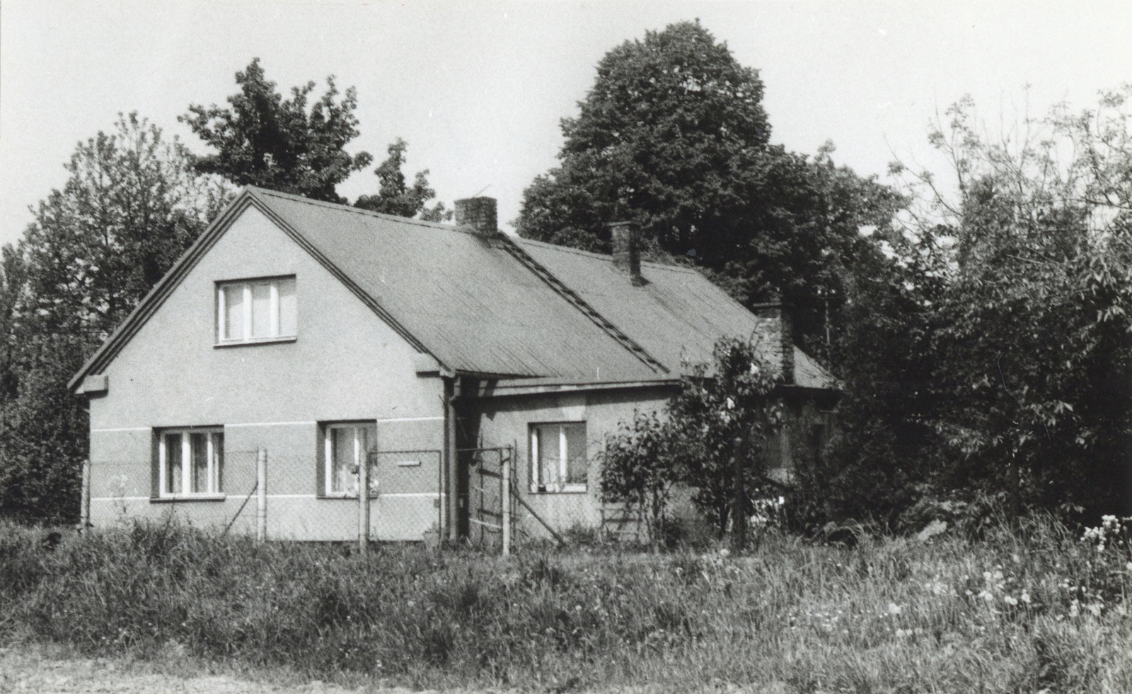 Dům čp. 57 v Lipinách na snímku z 2.8.1985 (Sbírka Józefa Chmiela)