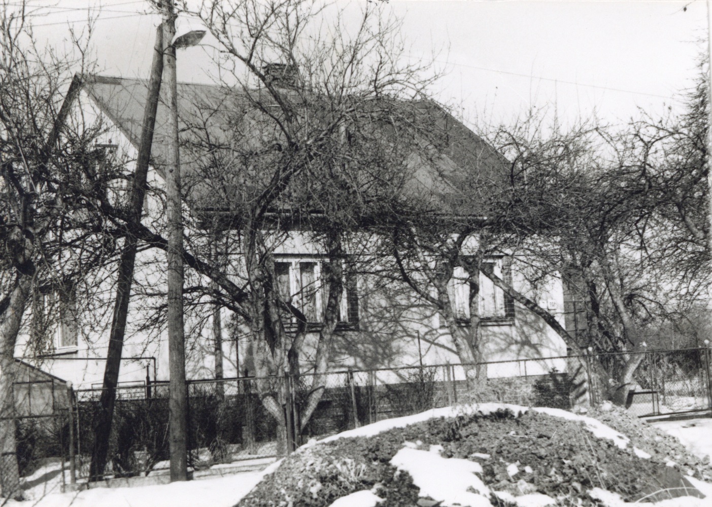 Dům čp. 608 na snímku z 9.2.1997 (Sbírka Józefa Chmiela)