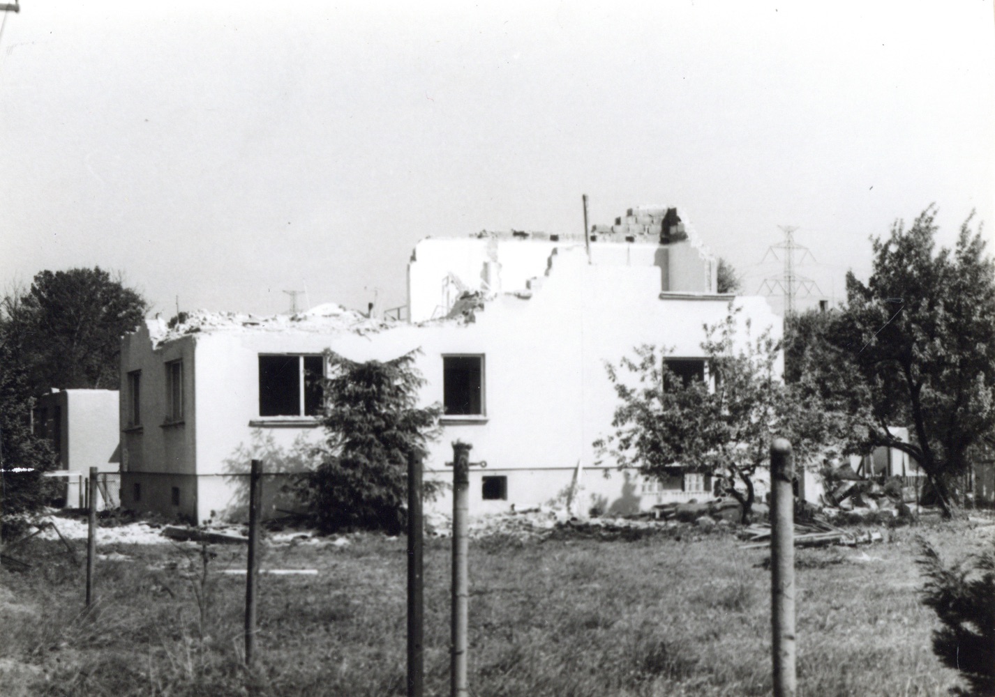 Pozůstatky domu čp. 624 po demolici na snímku z 25.6.1992 (Sbírka Józefa Chmiela)