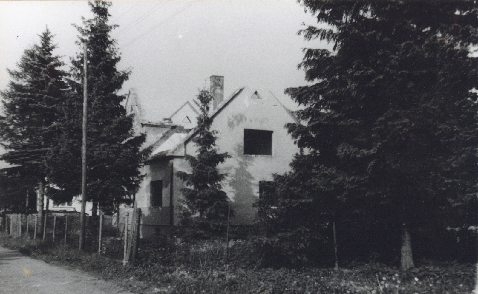 Pozůstatky domu čp. 629 na snímku z 31.5.1996 (Sbírka Józefa Chmiela)