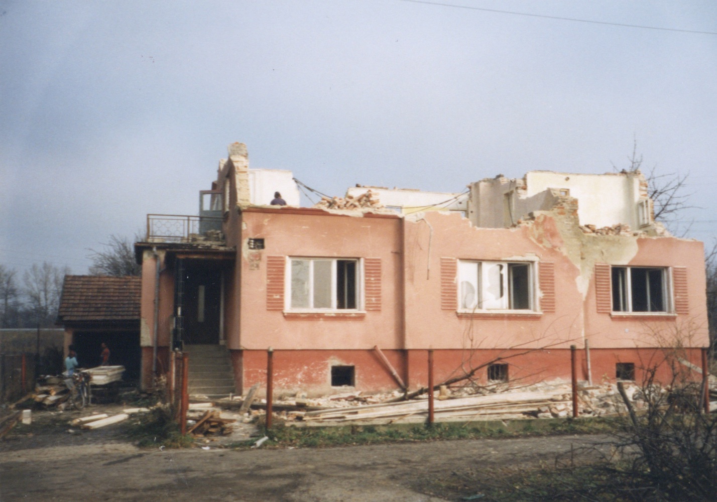 Pozůstatky domu čp. 634 na snímku z 7.12.2000 (Sbírka Józefa Chmiela)