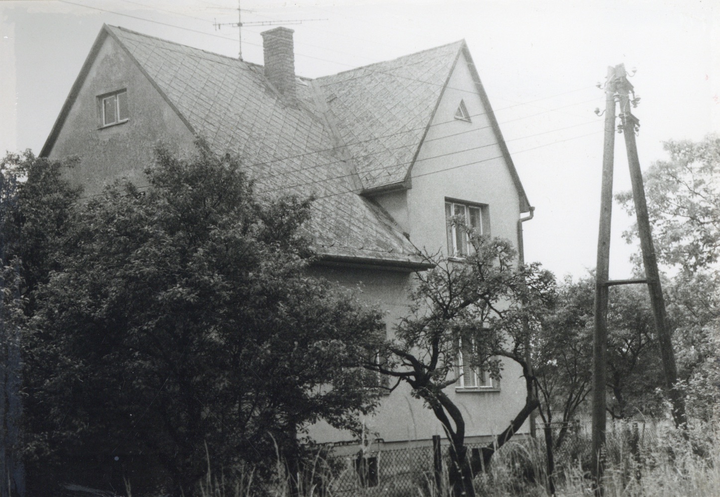 Dům čp. 660 v Lipinách na snímku z 17.4.1994 (Sbírka Józefa Chmiela)