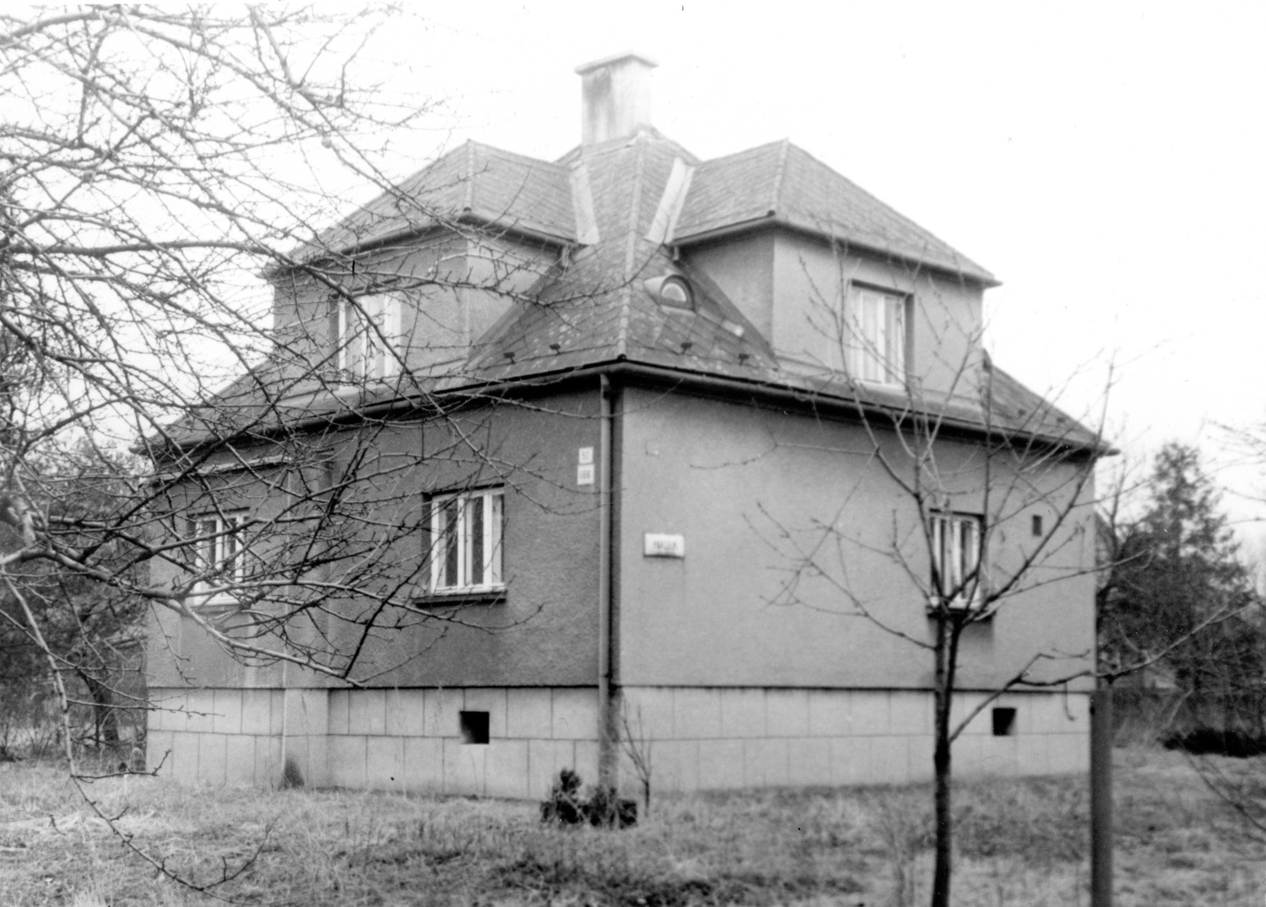 Dům čp. 666 na snímku z 26.12.1988 (Sbírka Józefa Chmiela)
