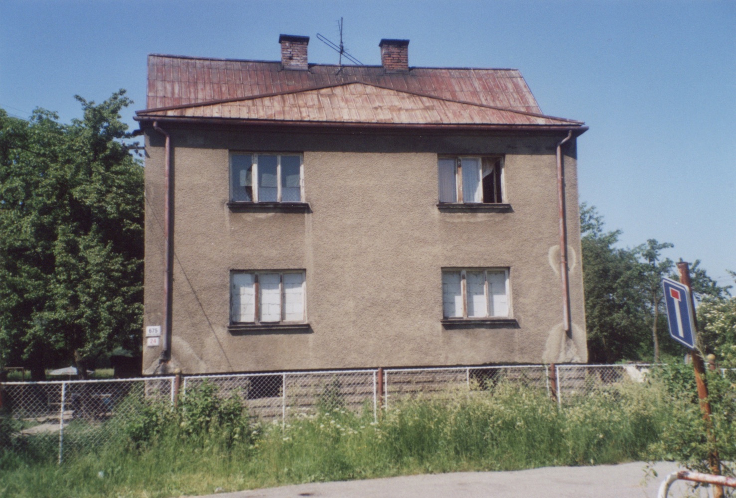 Dům čp. 675 v Lipinách na snímku z 3.6.2008 (Sbírka Józefa Chmiela)