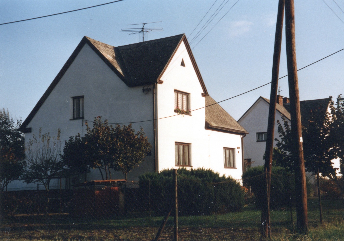 Dům čp. 677 na fotografii z 18.10.1999 (Sbírka Józefa Chmiela)