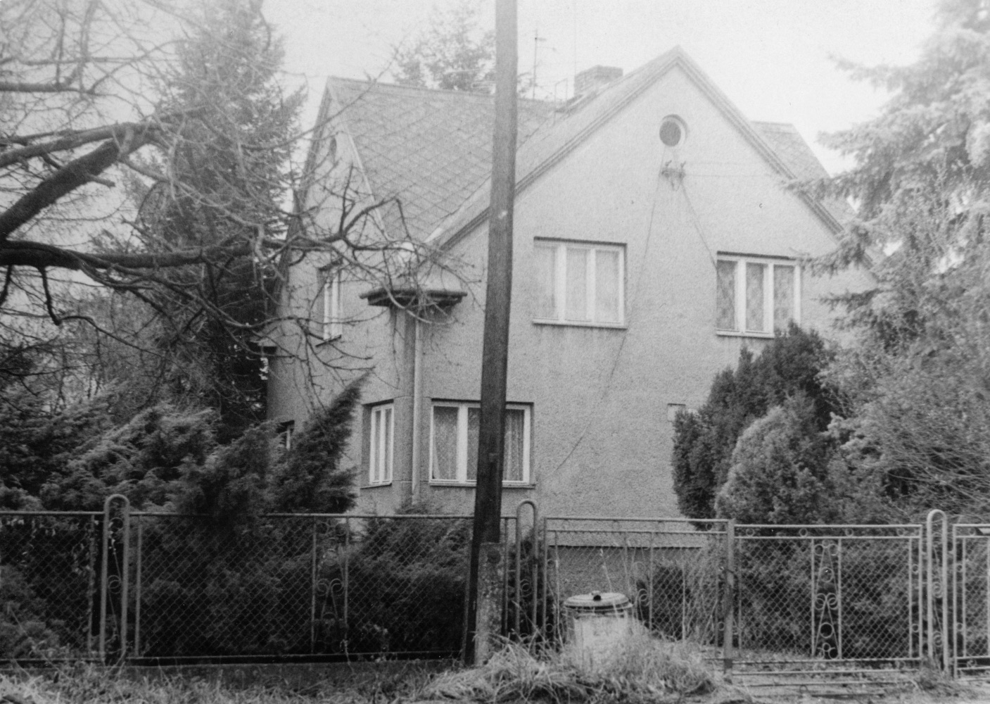 Dům čp. 697 na snímku z 20.10.1994 (Sbírka Józefa Chmiela)