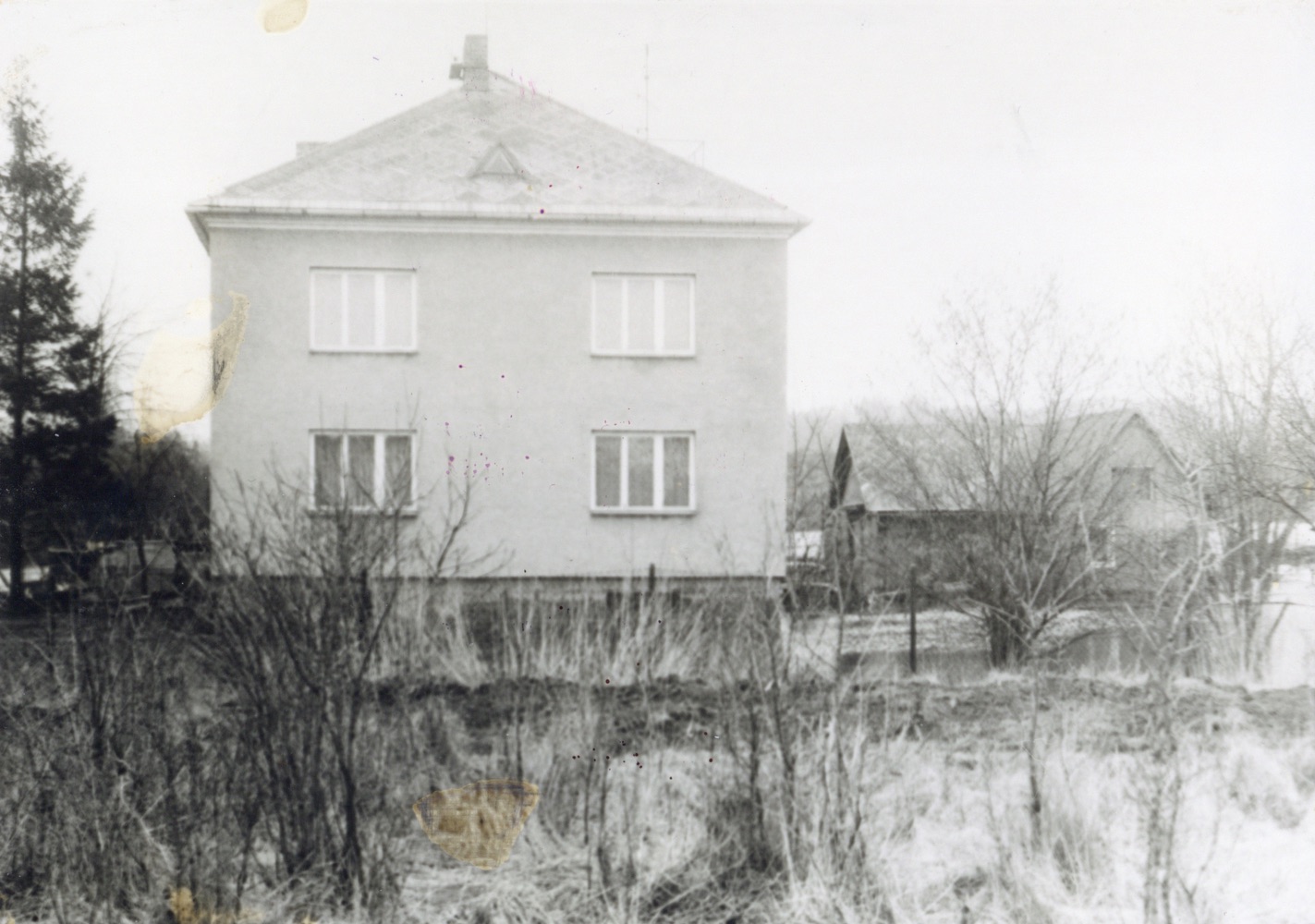 Dům čp. 698 na snímku z 22.3.1992 (Sbírka Józefa Chmiela)