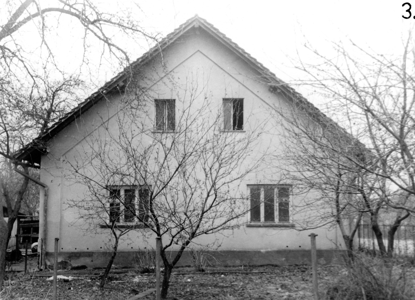 Dům čp. 7: tzv. Pańskie mury (pohled od Louk), na snímku z 26.12.1988 (Sbírka Józefa Chmiela)