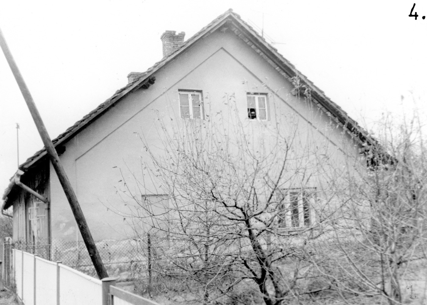 Dům čp. 516: tzv. Pańskie mury (pohled od Fryštátu), na snímku z 26.12.1988 (Sbírka Józefa Chmiela)