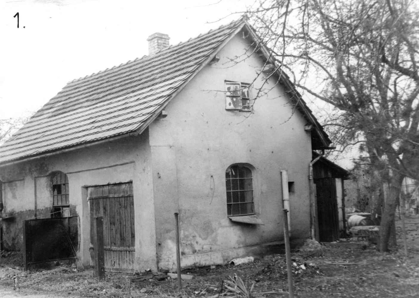 Dům čp. 7, 516: tzv. Pańskie mury (pohled od Louk), na snímku z 26.12.1988 (Sbírka Józefa Chmiela)