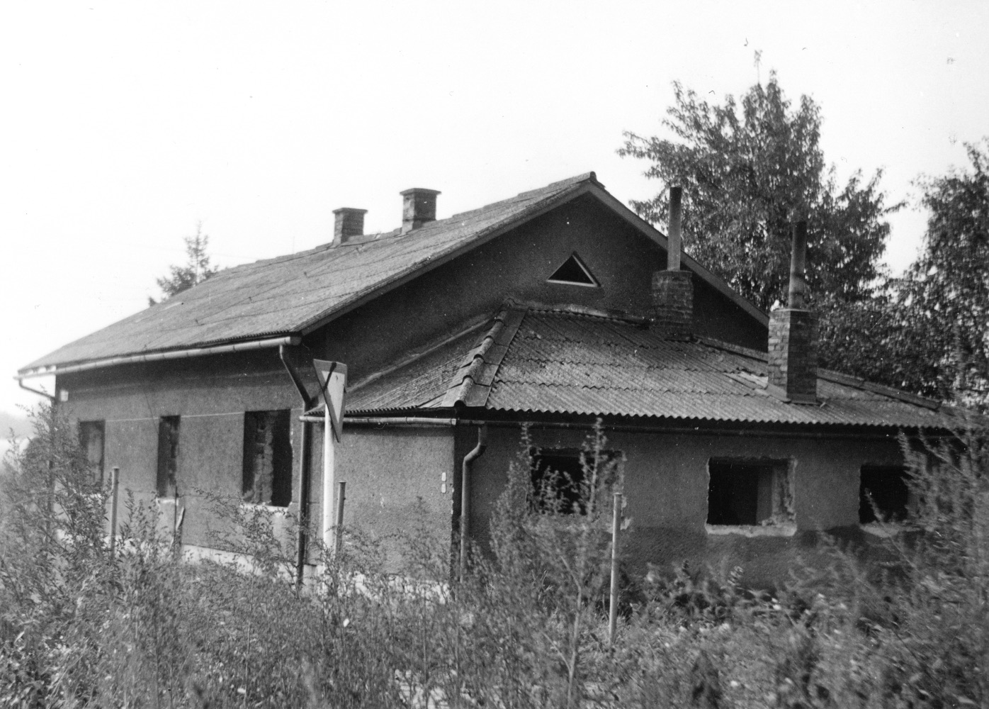 Pozůstatky domu čp. 8 na snímku z 19.8.1989 (Sbírka Józefa Chmiela)