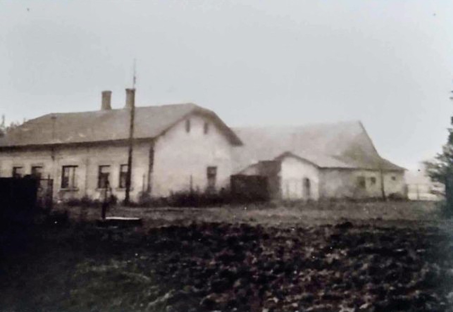 Dům čp. 81 Rudolfa a Justýny Macurových (S laskavým svolením vnučky majitelů p. Jarmily Raschkové, ze soukromé sbírky)