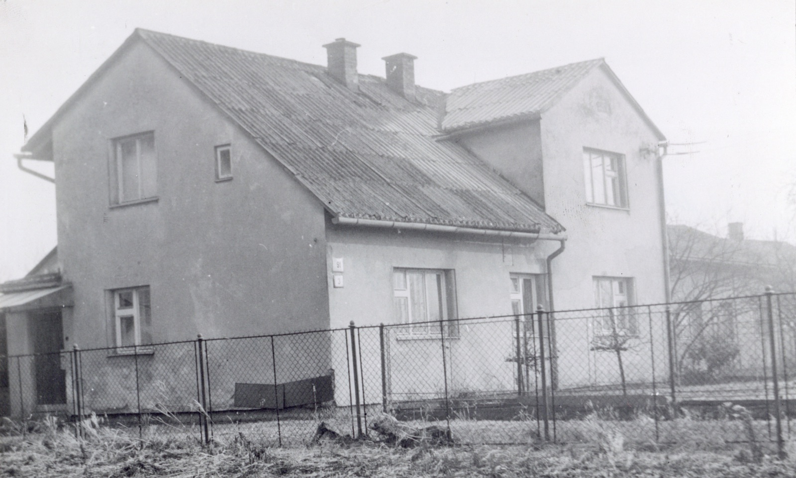 Dům čp. 91 v Lipinách na snímku z 12.1.1988 (Sbírka Józefa Chmiela)