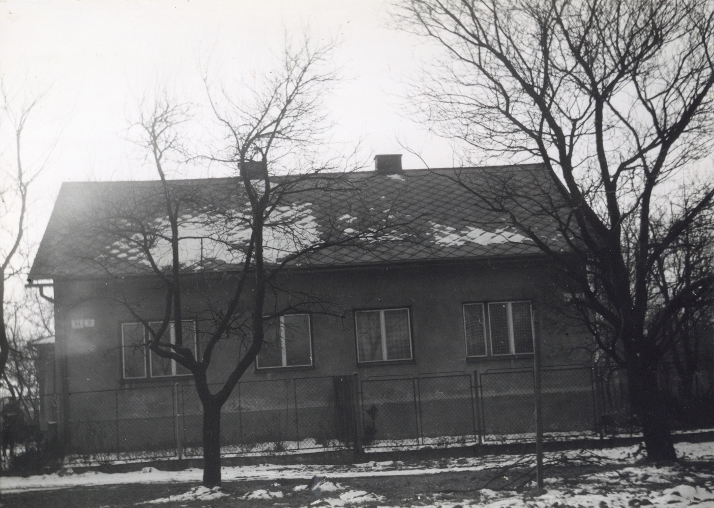 Dům čp. 94 a čp. 662 v Lipinách na snímku z 5.4.1988 (Sbírka Józefa Chmiela)