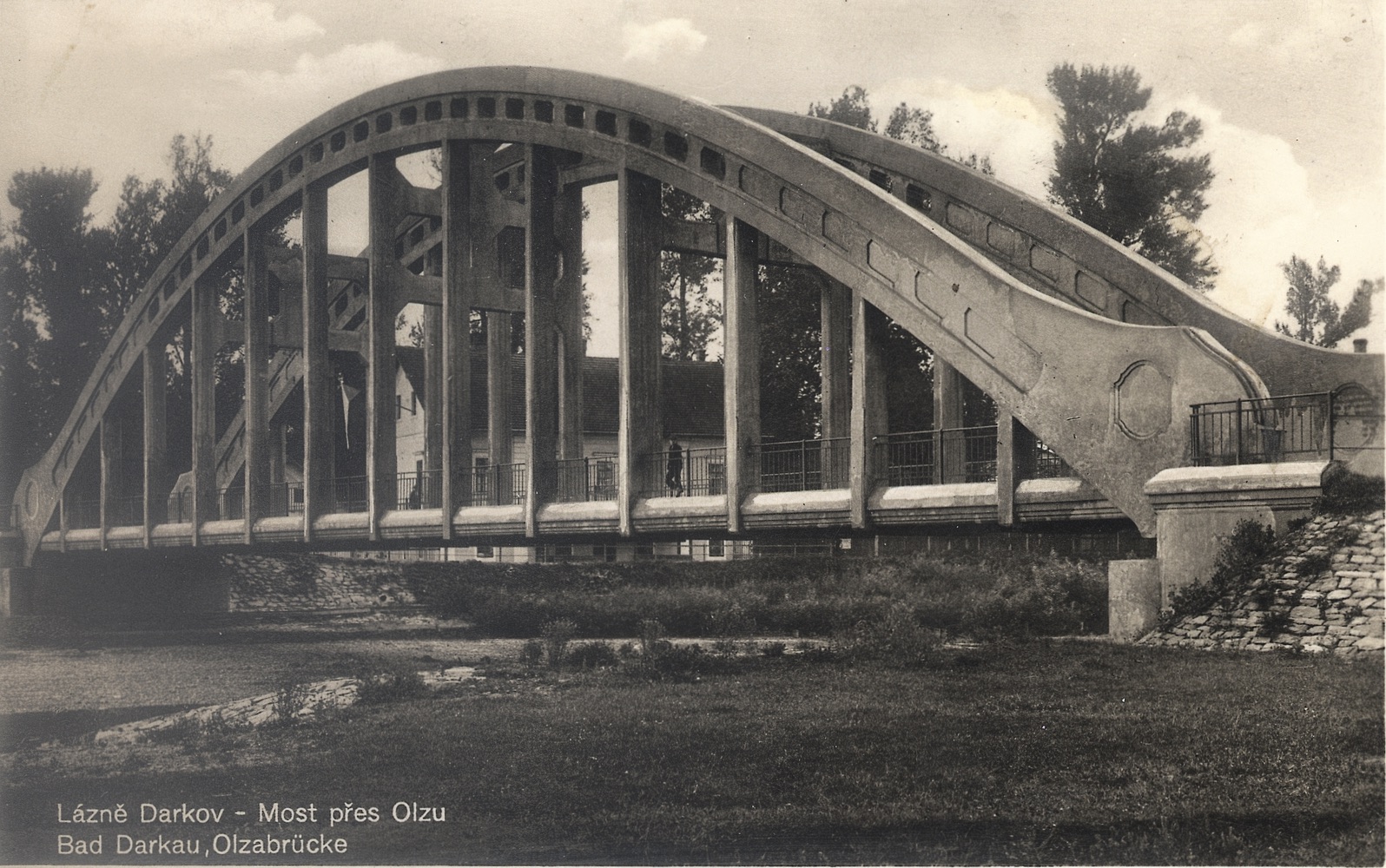 Železobetonový darkovský most přes řeku Olzu z roku 1925