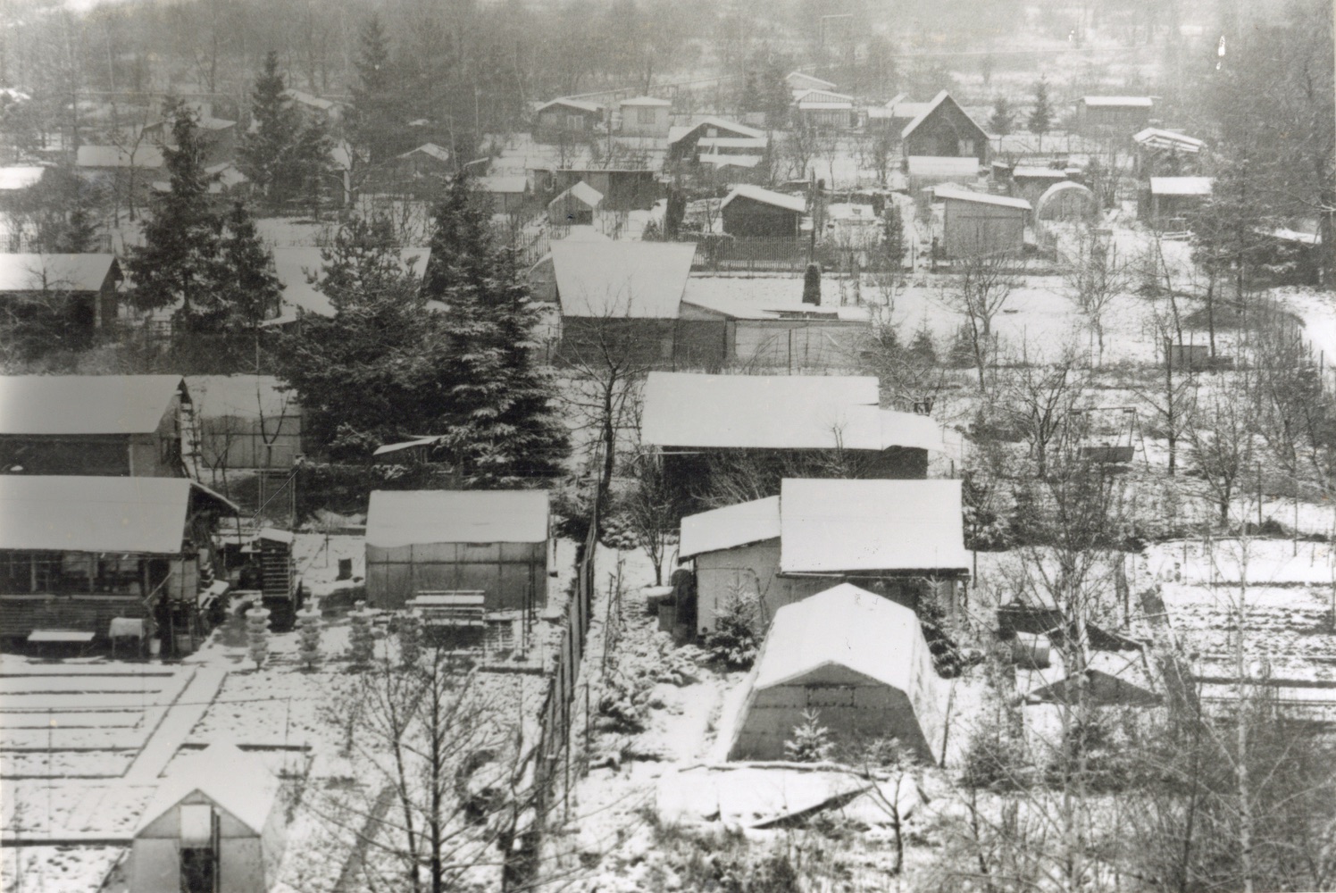 Pohledy na Darkov z železničního nadchodu na ulici Brožíkova, 5.12.1997 (Sbírka Józefa Chmiela)