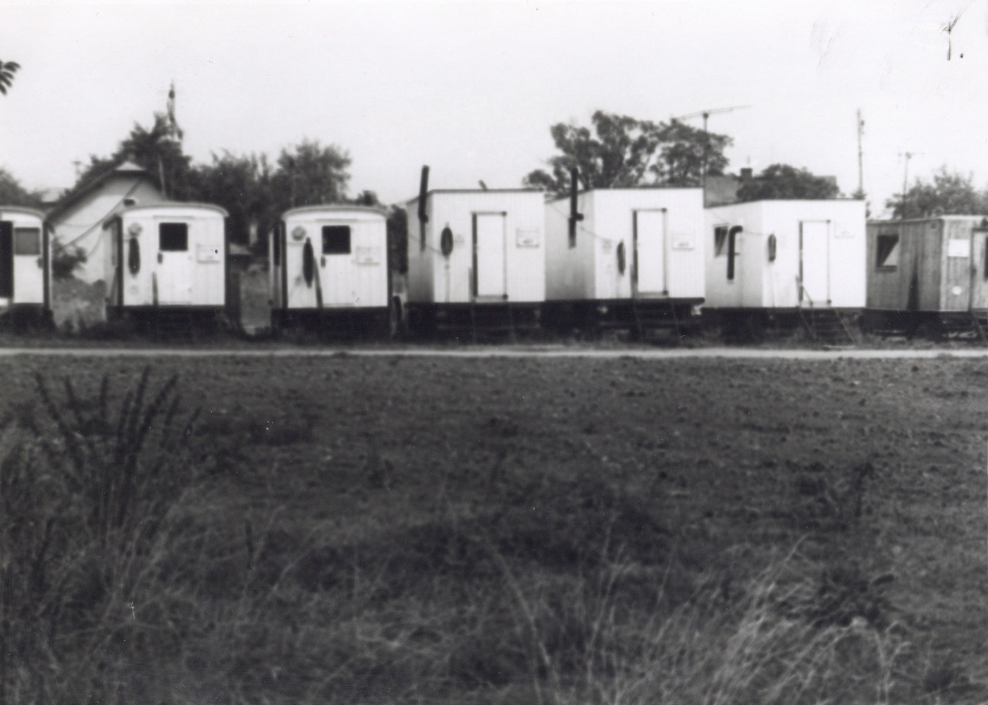 Maringotky pracovníků Montážního podniku spojů na Fügnerově ulici, 5.8.1992 (Sbírka Józefa Chmiela)