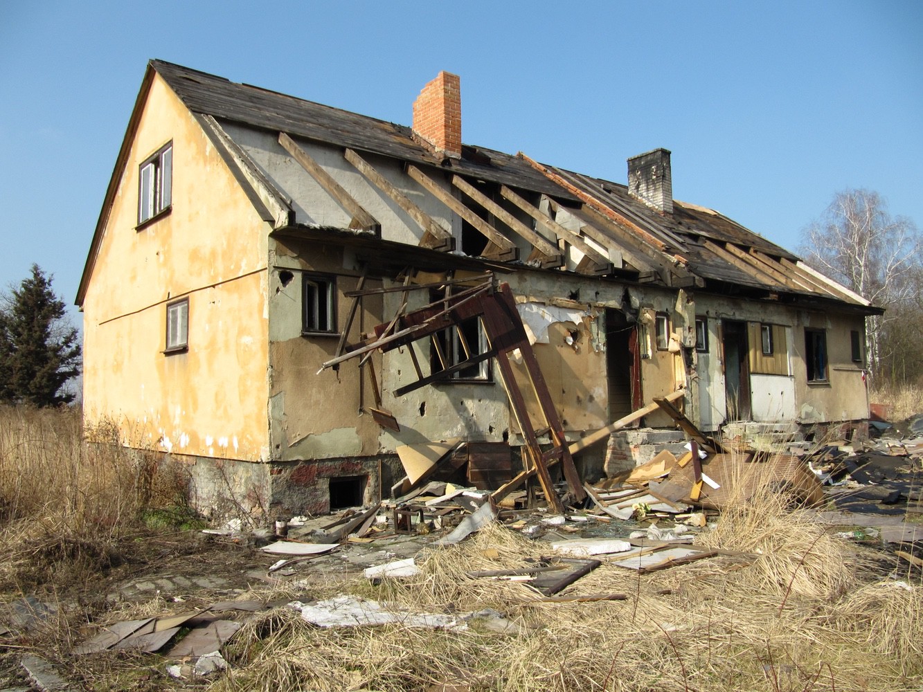 Dům čp. 1007, 1008 na ulici Partyzánská v roce 2014 (s laskavým svolením p. Polakoviče, ze soukromé sbírky)