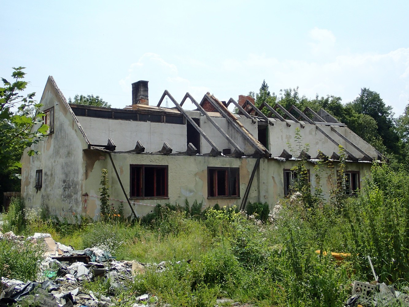 Dům čp. 1007, 1008 na ulici Partyzánská v červenci 2014 (foto: Jiří Dvořák)