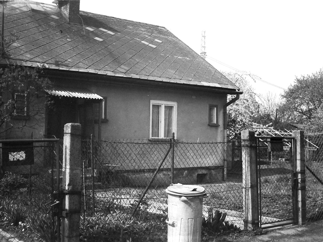 Dům čp. 1084 v roce 1981 (s laskavým svolením p. Valenta, ze soukromé sbírky)