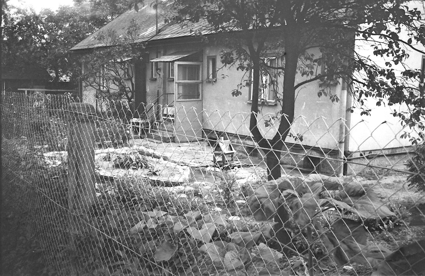 Dům čp. 1083 a 1084 v roce 1983 (s laskavým svolením p. Valenta, ze soukromé sbírky)