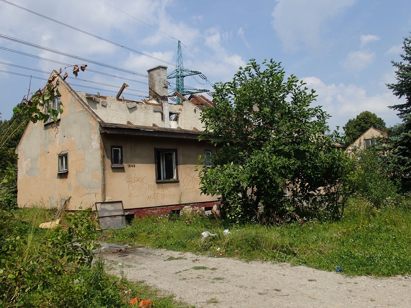 Dům čp. 1542, 1543 na ulici Partyzánská v červenci 2014 (foto: Jiří Dvořák)