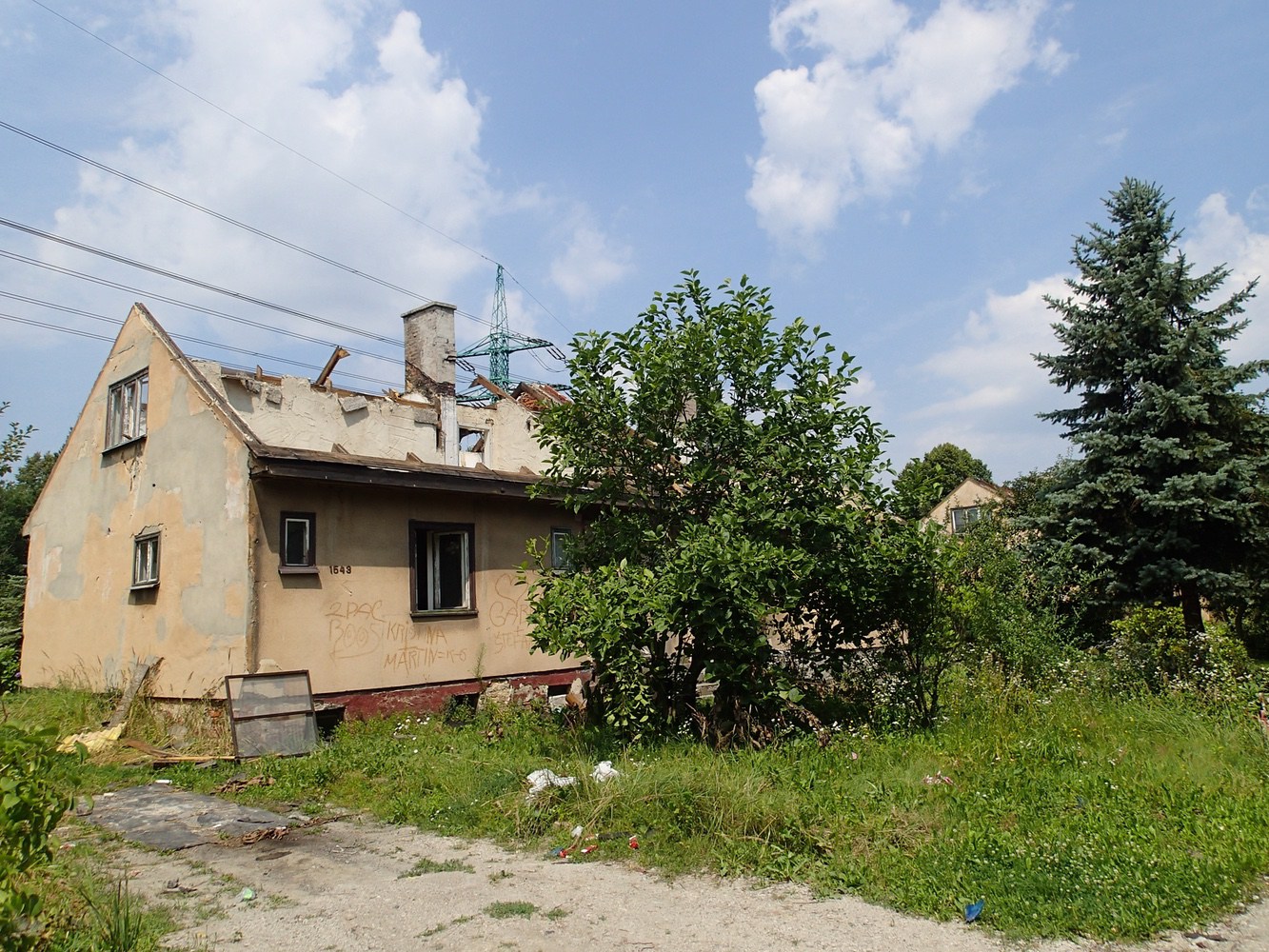 Dům čp. 1542, 1543 na ulici Partyzánská v červenci 2014 (foto: Jiří Dvořák)