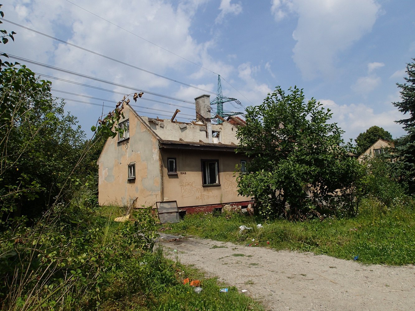 Dům čp. 1542, 1543 na ulici Partyzánská v červenci 2014 (foto: Jiří Dvořák)