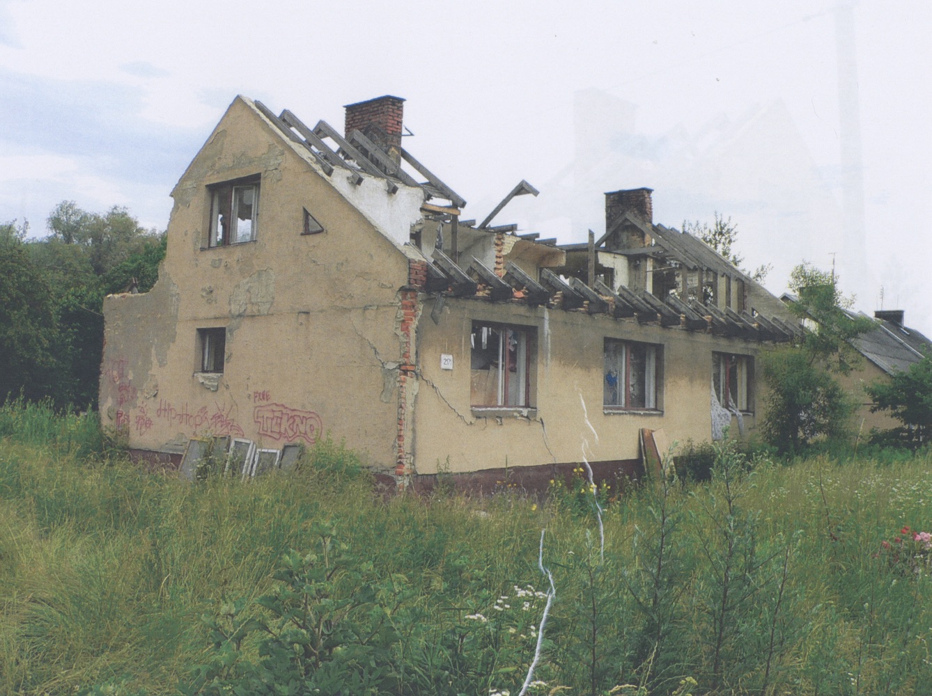 Dům čp. 2170, 2171 na snímku z roku 2008 (původně katastrální území: Darkov, čp. 596, 597)