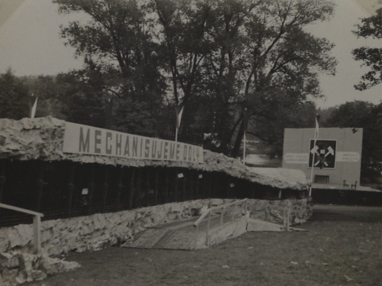 Záběr z areálu přírodního amfiteátru v Solci v roce 1950
