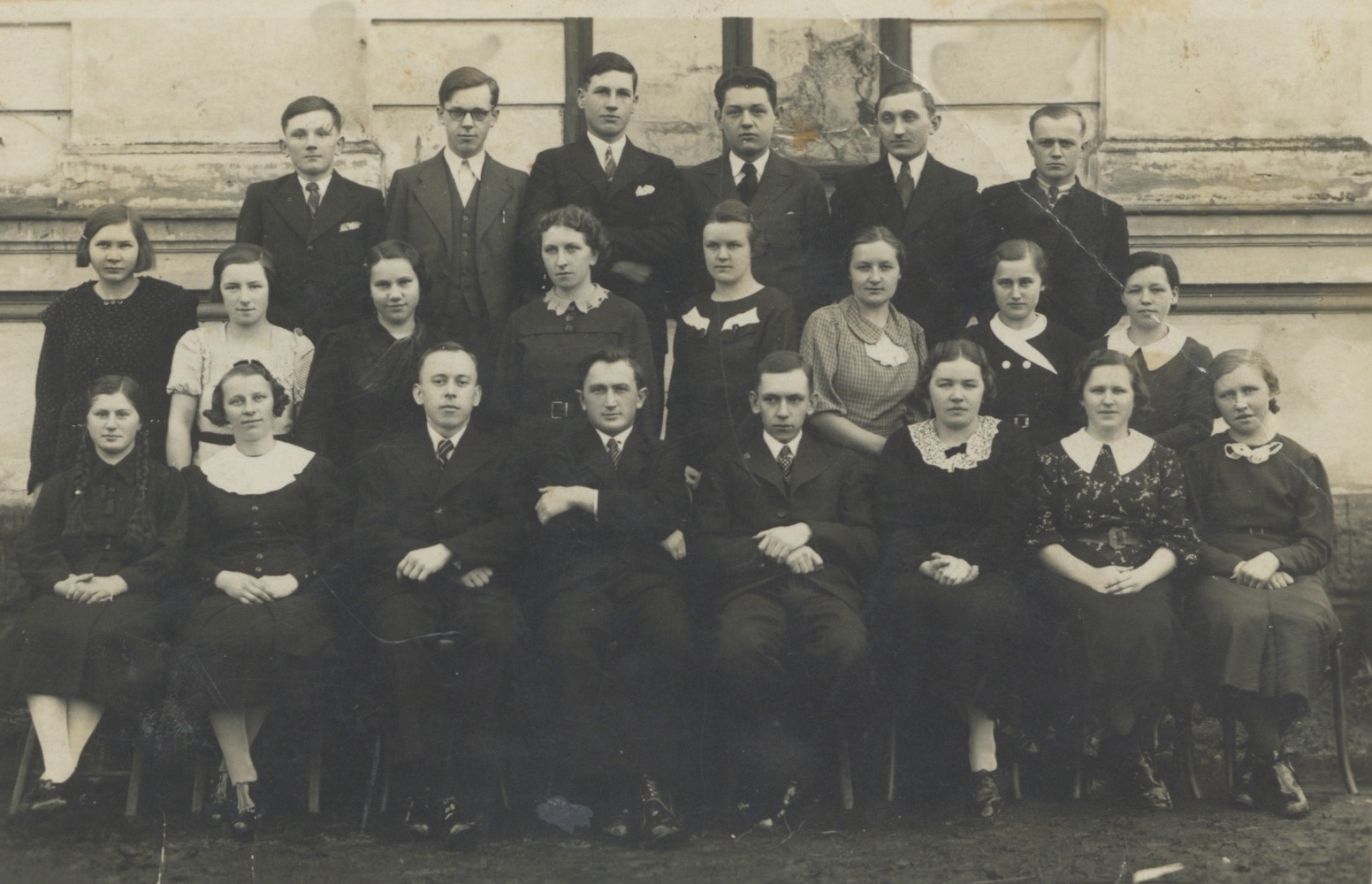 Členové Slezské církve evangelické augsburského vyznání v Karvinné v roce 1937