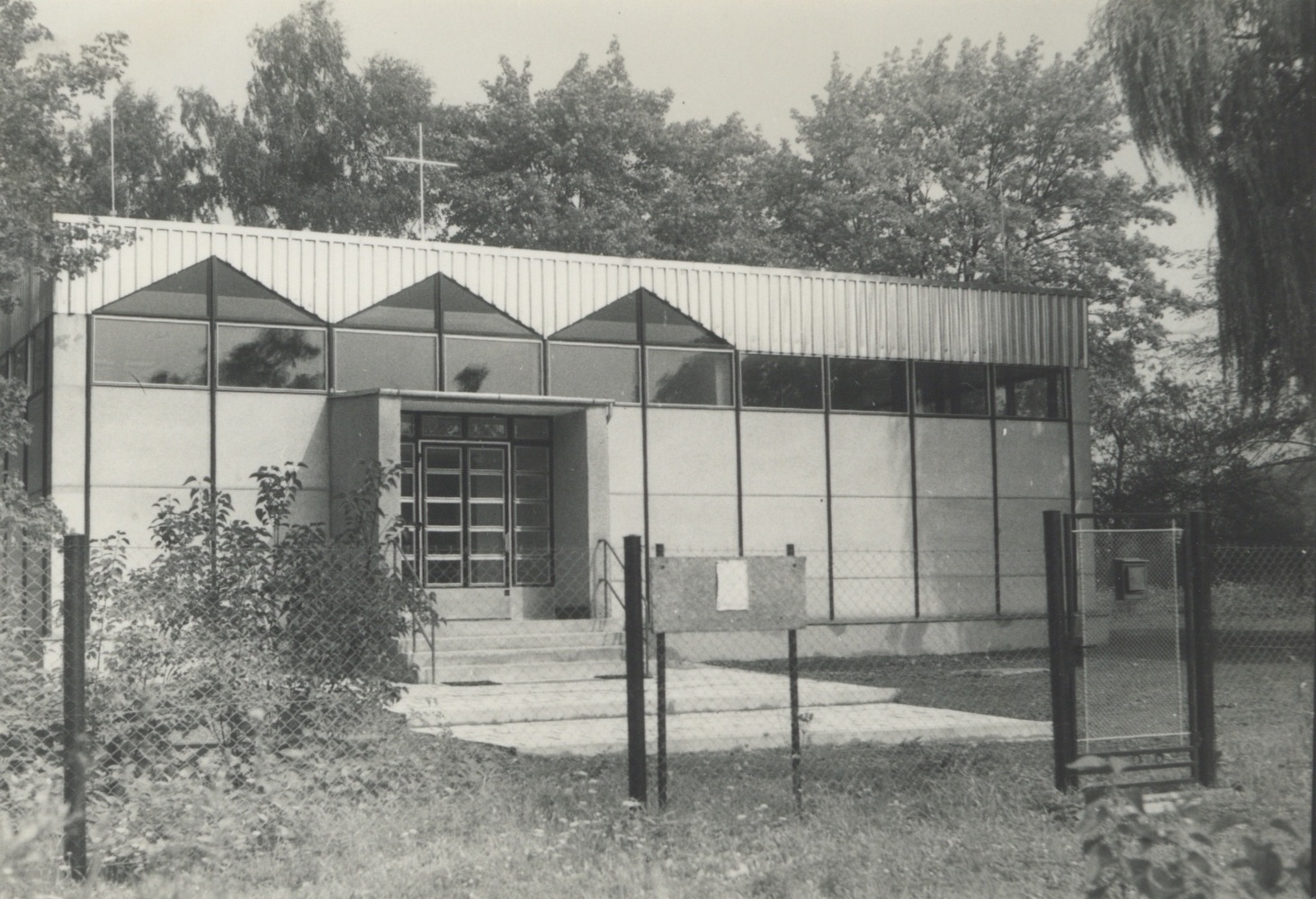 Modlitebna Slezské církve evangelické augsburského vyznání v Karviné-Dolech, postavená v letech 1970 - 1971 