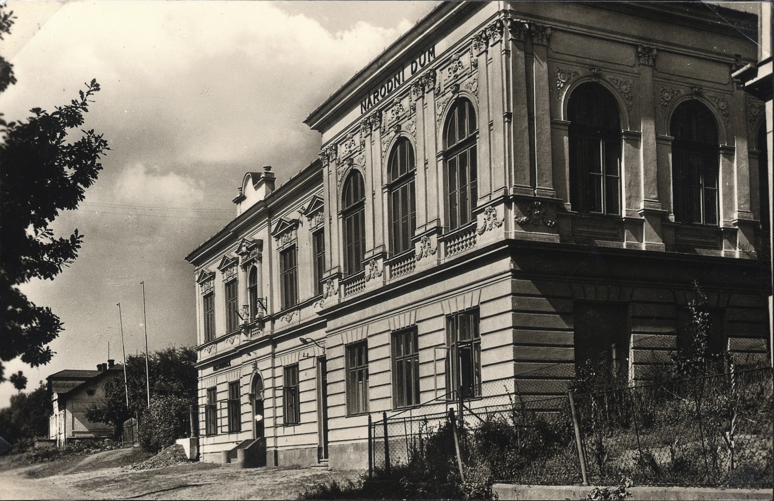 Národní dům v Doubravě (čp. 462) byl postaven v roce 1903. Autorem stavebních plánů byl Miroslav Martinec.