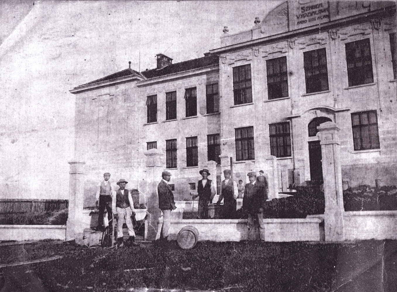 Polská Szkola wydzialowa, později Měšťanská škola v Doubravě (čp. 546), postavená v roce 1910.