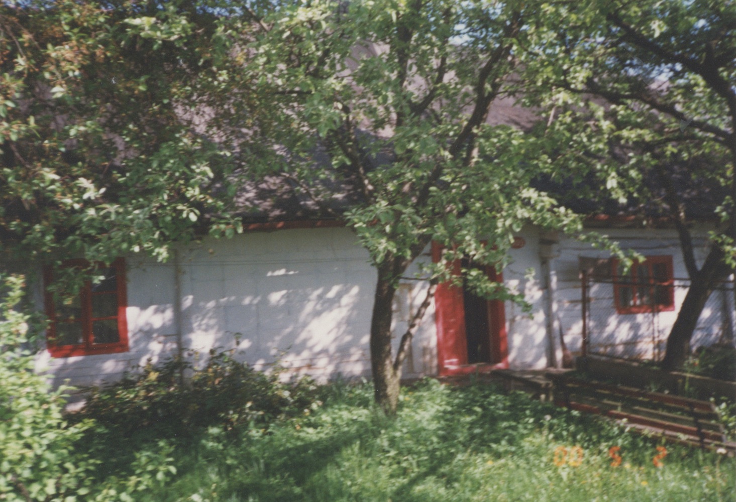Dům čp. 109 (poslední obyvatelé: Kwiczala E.) na snímku z roku 2001