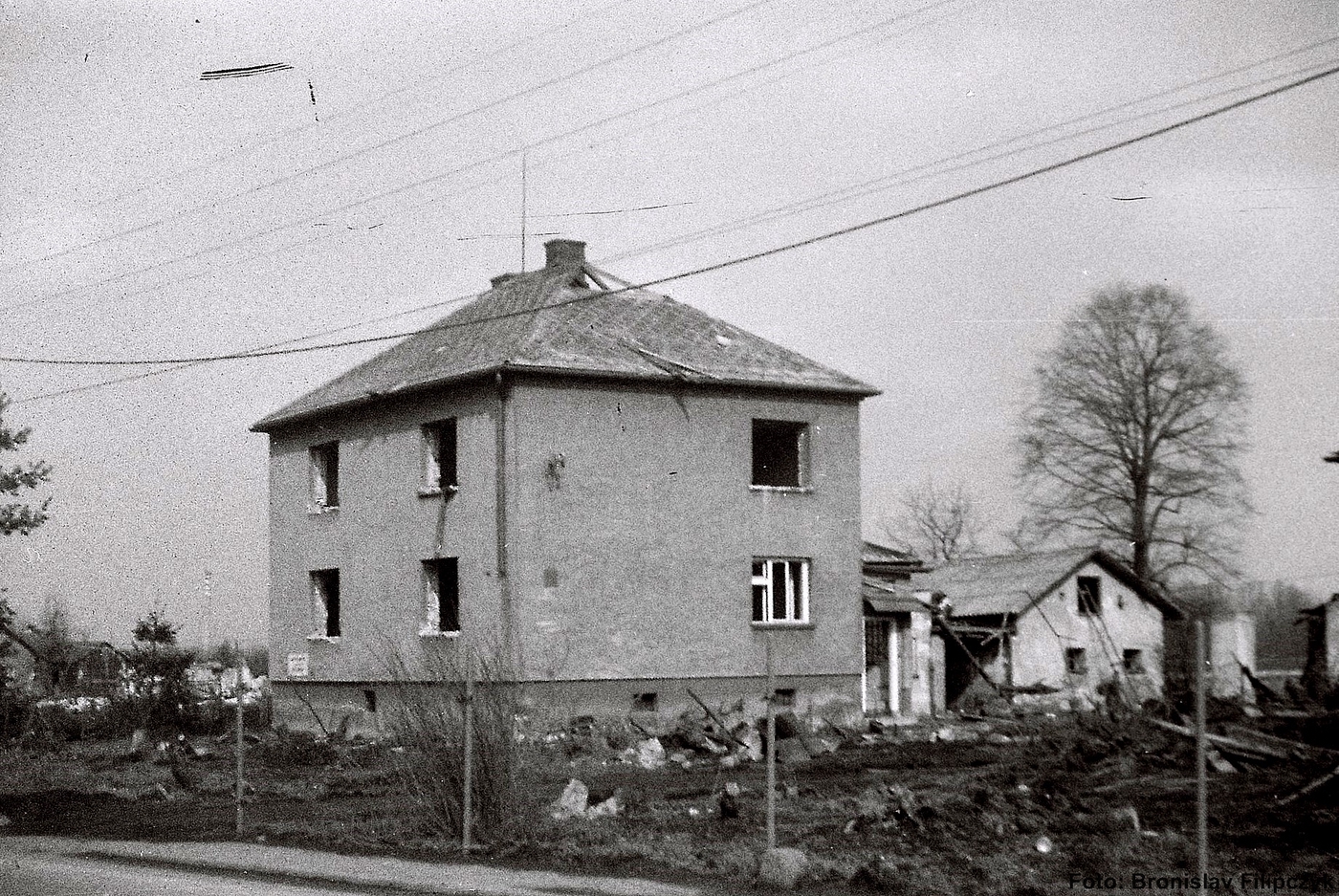 Dům čp. 11 v době demolice, poslední obyvatelé: Sliwka J. (se svolením autora fotografie p. Bronislava Filipczyka, ze soukromé sbírky)