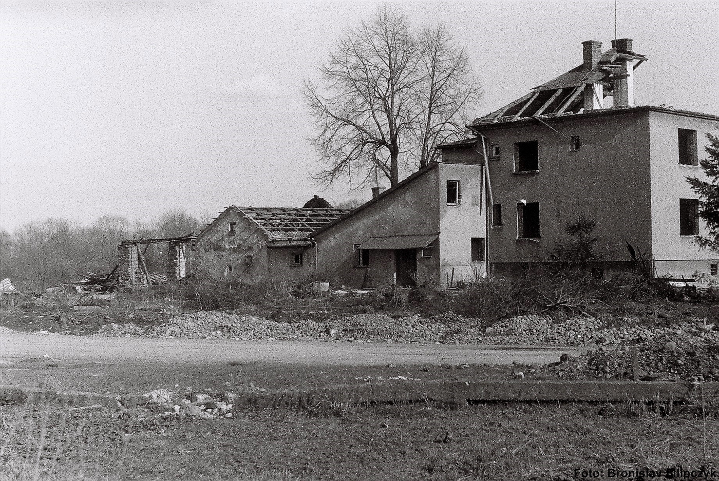 Dům čp. 11 v době demolice, poslední obyvatelé: Sliwka J. (se svolením autora fotografie p. Bronislava Filipczyka, ze soukromé sbírky)