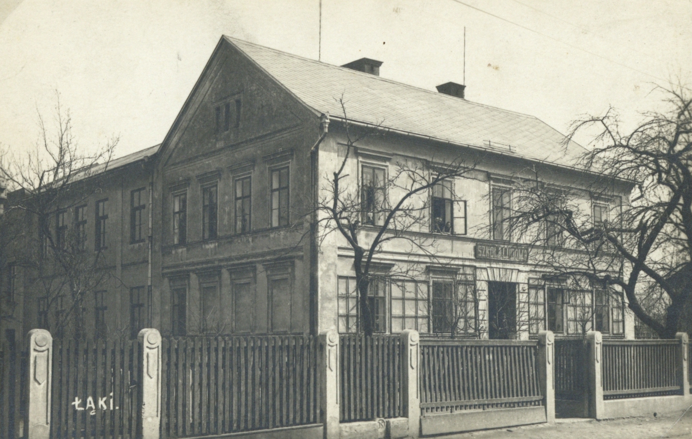 Budova polské školy v Loukách (čp. 110) založené v roce 1876