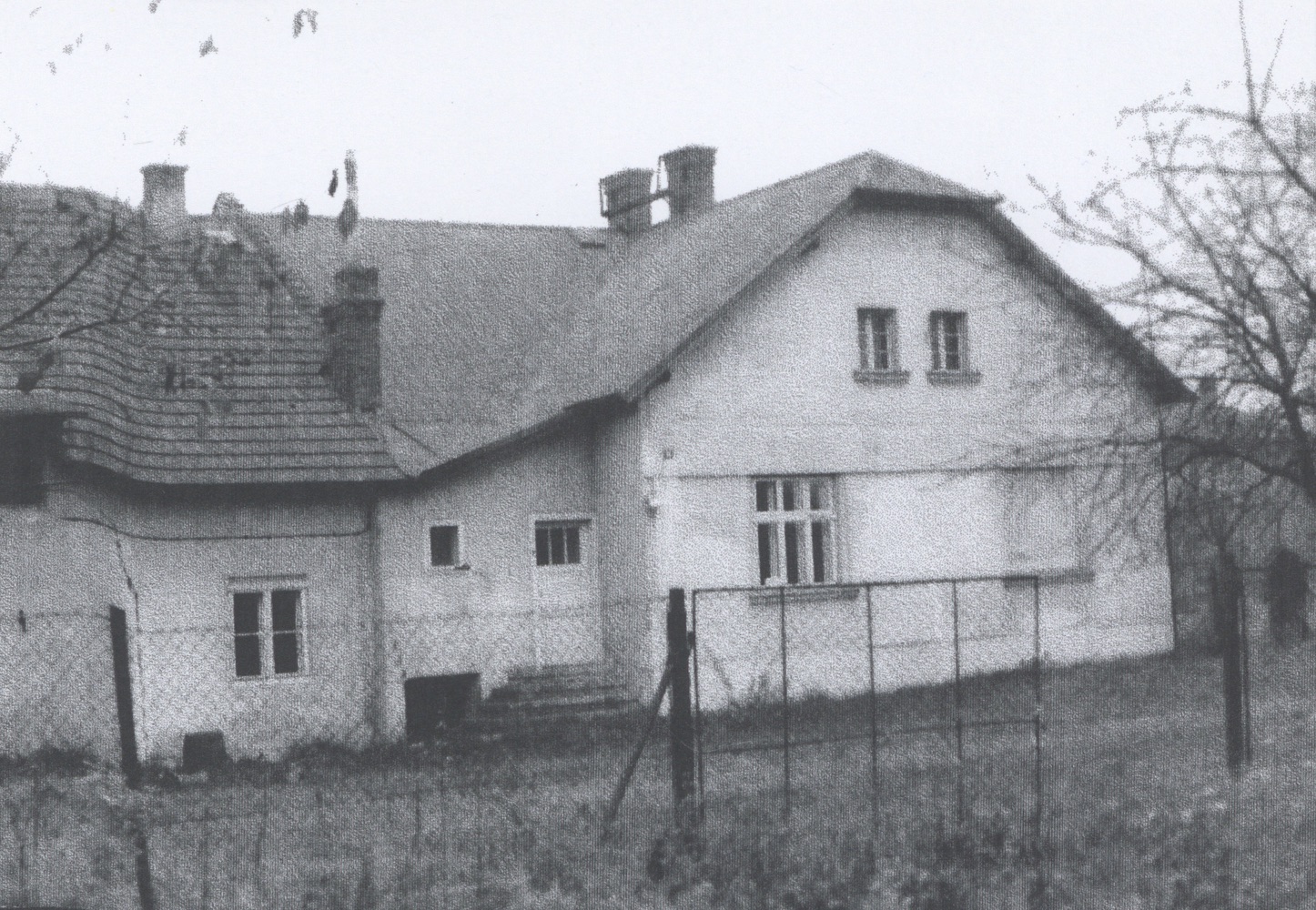 Dům čp. 16 (poslední obyvatelé: Siuda E., Chlebik Č.). Se svolením p. Roberta Rottera, ze soukromé sbírky.