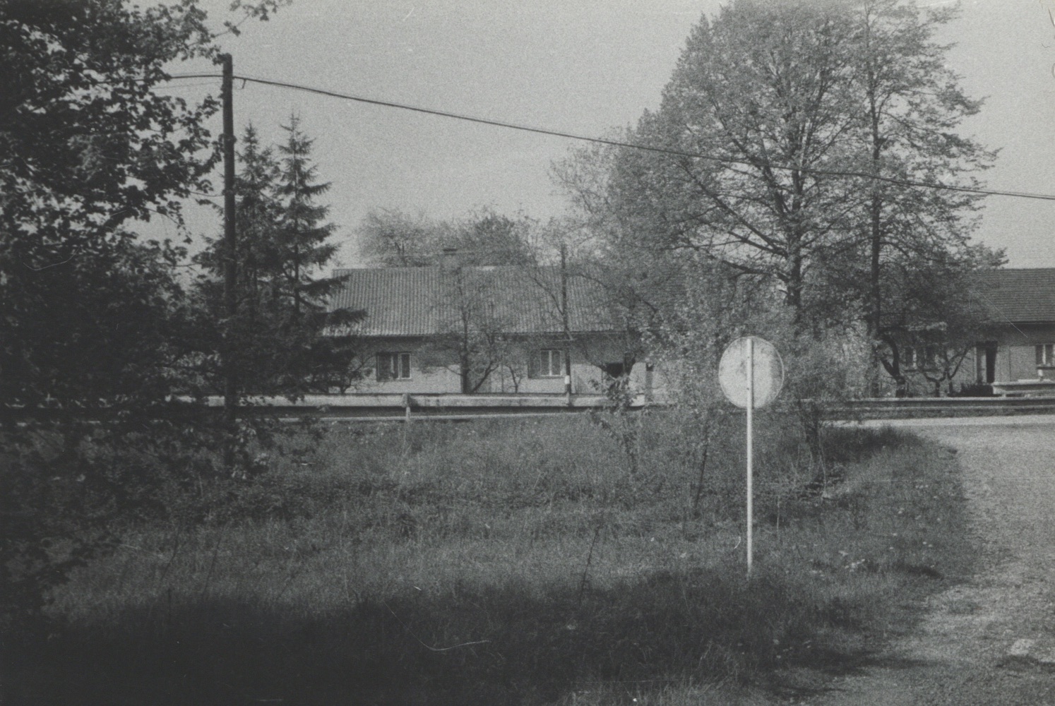 Vlevo dům čp. 160 (poslední obyvatelé: Witosz P.), vpravo dům čp. 67. S laskavým svolením autora fotografie p. Roberta Rottera, ze soukromé sbírky