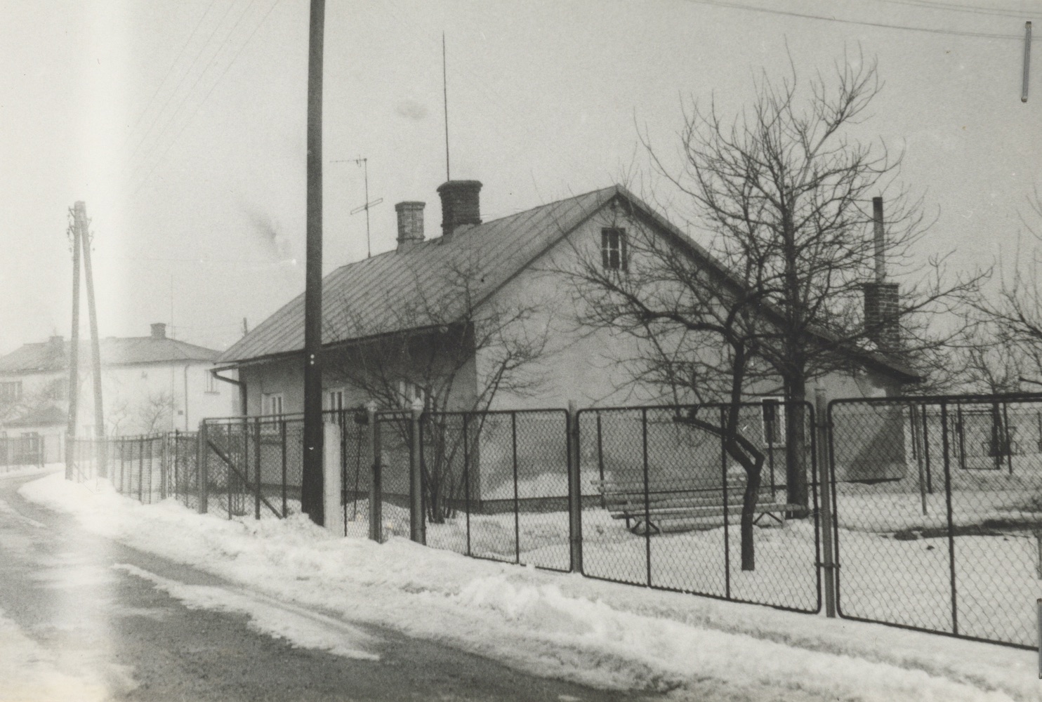 Dům čp. 185 na fotografii z roku 1985 (poslední obyvatelé: Bonczek)