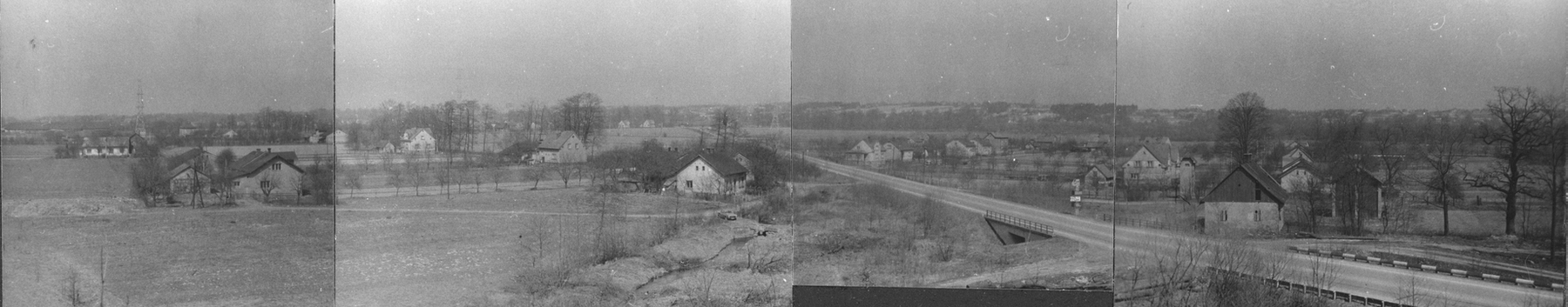 Panoramatický snímek části obce Stavky (Stovky) z roku 1979. Zprava: dům čp. 21 (poslední obyvatelé: Horský J.), za ním domy čp. 340 a čp. 324. Vlevo za ním (vedle transformátoru) pak domy čp. 505 a v zákrytu čp. 545. Vzdálená řada domů za silnicí: zleva čp. 488, čp. 463, čp. 54, čp. 459 a čp. 567. Světlý dům uprostřed celého záběru: čp. 305, nalevo od něj následuje dům čp. 500 (těsně za ním dům čp. 208), dům čp. 508 a nejvzdálenější dům čp. 127. V levé části fotografie je v popředí dům čp. 234, těsně v zákrytu za ním pak dům čp. 586 a podélný, světlý dům nalevo v pozadí: čp. 96, 97 (se souhlasem autora fotografie p. Bronislava Filipczyka, ze soukromé sbírky)