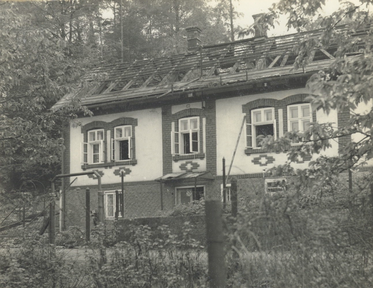 Dům čp. 221 na snímku z roku 1976 (poslední obyvatelé: Szebesta J.)
