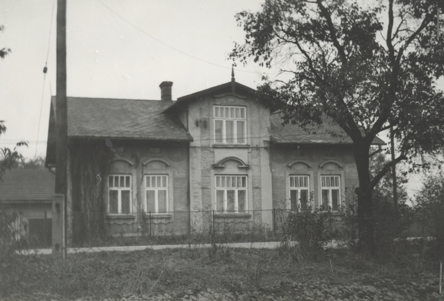Dům čp. 233 na fotografii z roku 1985 (poslední obyvatelé: Matloch L.)