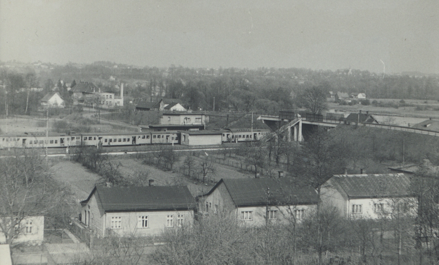 Zprava dům čp. 251 (poslední obyvatelé: Sklenák, Holiš, Sniegoň), následuje dům čp. 252, čp. 257 a část domu čp. 258 (se souhlasem autora fotografie p. Bronislava Filipczyka, ze soukromé sbírky)