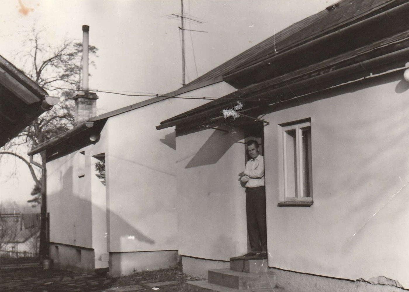 Dům čp. 254 po přestavbě na snímku přibližně z roku 1965 (S laskavým svolením p. Kateřiny Dědičové, ze soukromé sbírky)